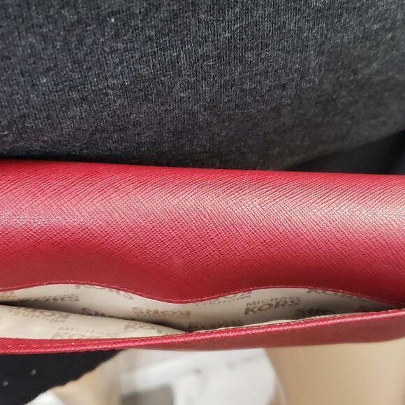 Michael Kors Crossbody Wallet Great Used Condition - Picture 6 of 11